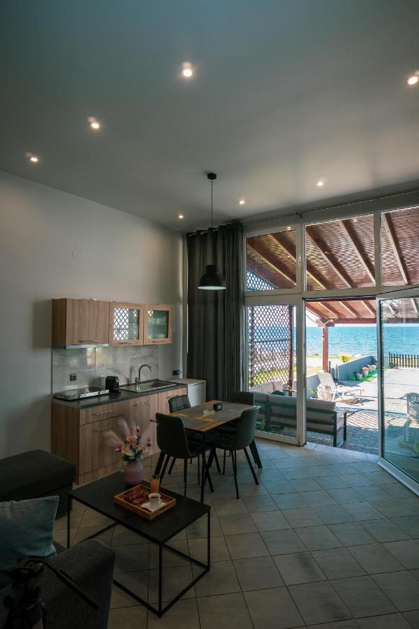 Seashell Luxury Apartment นิกิติ ภายนอก รูปภาพ