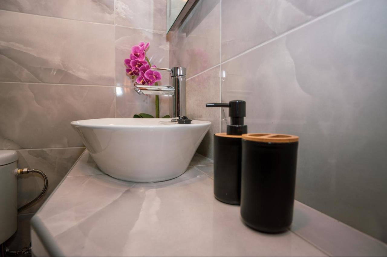 Seashell Luxury Apartment นิกิติ ภายนอก รูปภาพ