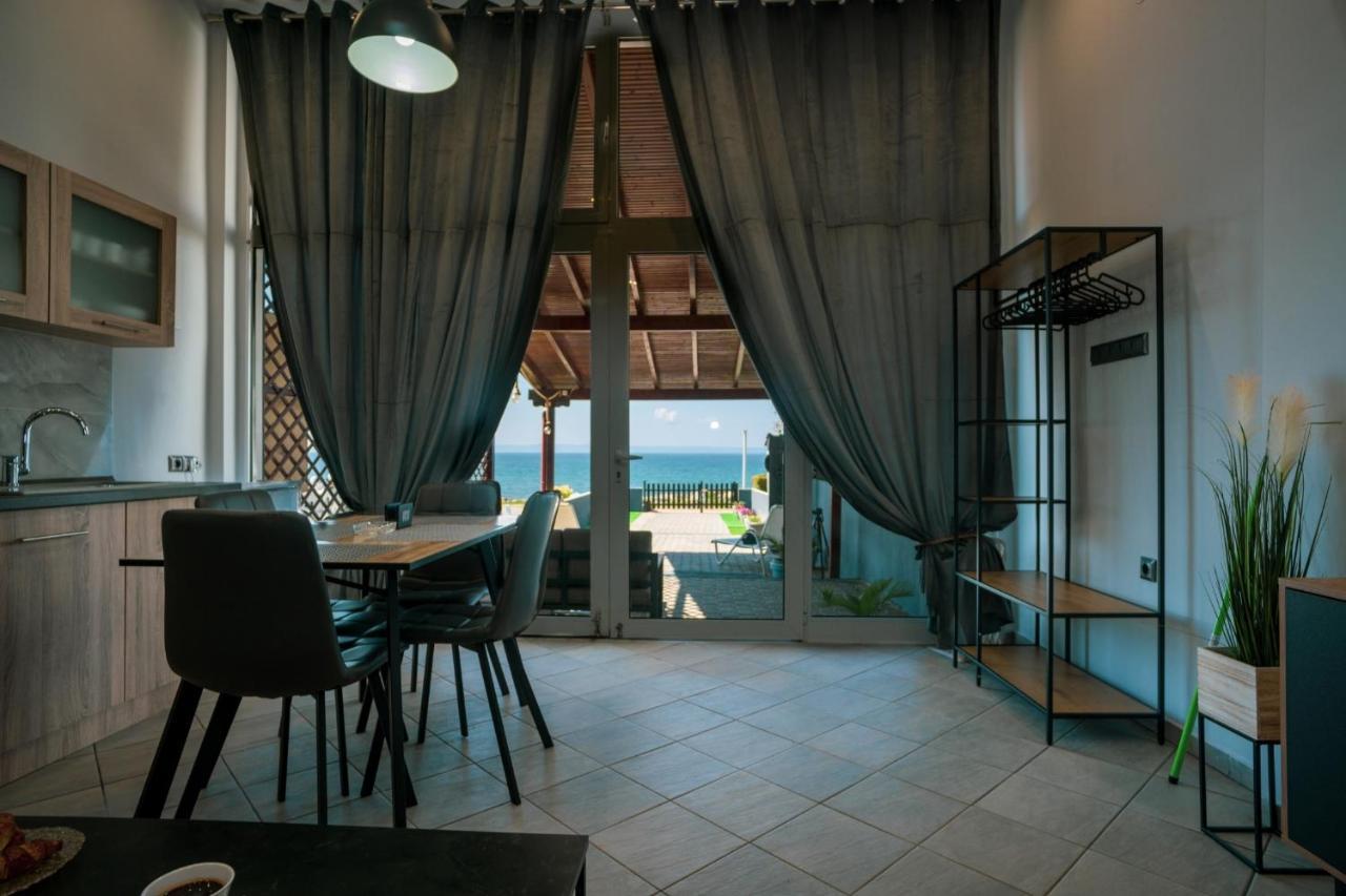 Seashell Luxury Apartment นิกิติ ภายนอก รูปภาพ
